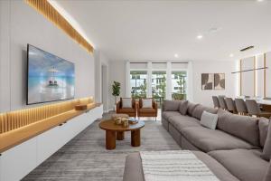 8 BD 6 BA Windsor Cay 16264 SM