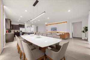 8 BD 6 BA Windsor Cay 16264 SM