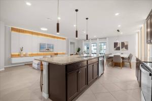 8 BD 6 BA Windsor Cay 16264 SM