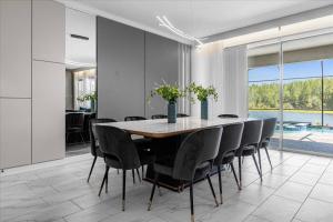 9 Bedroom 5 Bahroom Storey Lake 4288 PW