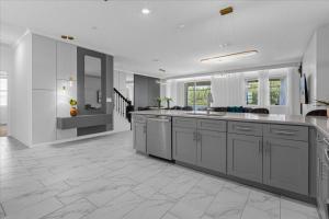 9 Bedroom 5 Bahroom Storey Lake 4288 PW