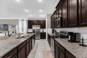 9 BD 6.5 BA Solara Resort 1828 CV