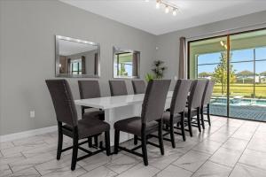 9 Bd 5 Ba Storey Lake 2931 Fs