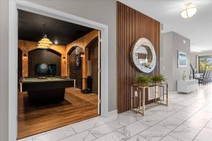 9 Bd 5 Ba Storey Lake 2931 Fs