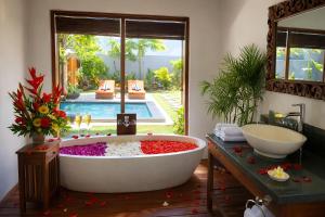 AmaLuna III 2BR Private Pool Villa near Seminyak Center