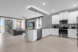 9 Bedrooms 5 Bathrooms Champions Gate 9017 ST