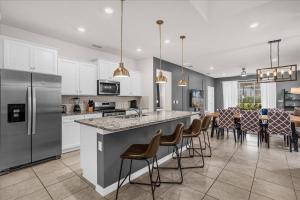 9 Bedrooms 5 Bathrooms Solterra 7240 Ol