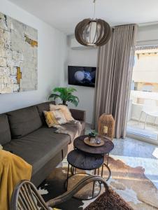 PIN4.1 - Beachfront 1BR near Port Beach