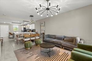 2 Bedrooms 2 Bathrooms Storey Lake 4731-204CT