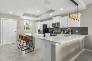 2 Bedrooms 2 Bathrooms Storey Lake 4731-204CT