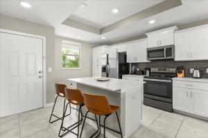 2 Bedrooms 2 Bathrooms Storey Lake 4731-204CT