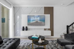 5 Bedrooms 4 Bathrooms Storey Lake 2584 RT