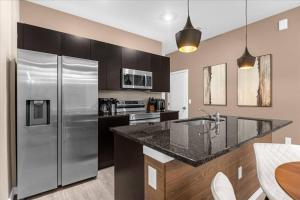 3 BD 3 BA The Hub At Westside 3205 TT