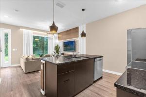 3 BD 3 BA The Hub At Westside 3205 TT