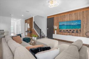 5 Bedrooms 4 Bathrooms Storey Lake 4198 PD