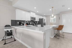 2 Bd 2 Ba Storey Lake 3150-205 Pc