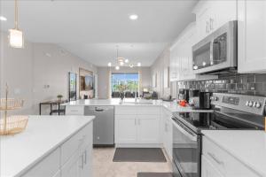 2 Bd 2 Ba Storey Lake 3150-205 Pc
