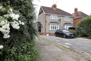 Cosy Home; New Refurbished Home and Double Parking