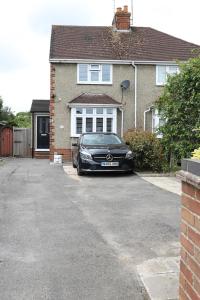 Cosy Home; New Refurbished Home and Double Parking