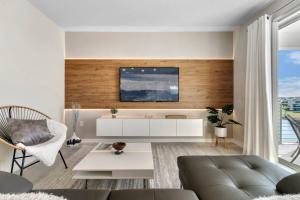2 Bedrooms 2 Bathrooms Storey Lake 3131-303 Pc