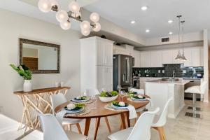 2 Bedrooms 2 Bathrooms Storey Lake 3131-303 Pc