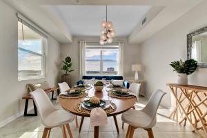 2 Bedrooms 2 Bathrooms Storey Lake 3131-303 Pc