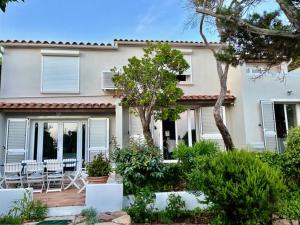 Exceptionnel villa pieds dans leau piscine privee 5 chambres, 500 m disolella