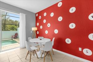 3 Bedrooms 3 Bathrooms Windsor Hills 7658 KC