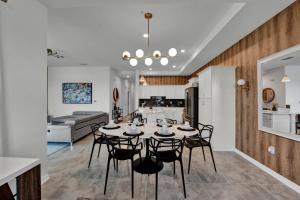 2 Bedrooms 2 Bathrooms Storey Lake 3191-405 Pc