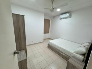 Journy B Holiday Inn Ekala