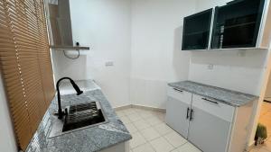 Journy B Holiday Inn Ekala