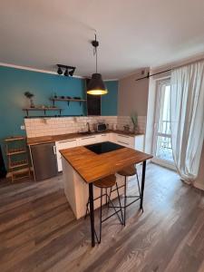 ZABRSKA l Studio 15 & 17