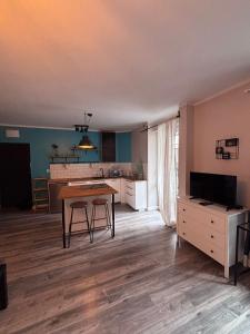 ZABRSKA l Studio 15 & 17