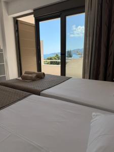Lions 2 Studios & Apartments, Poros Island.