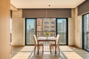 Beautiful Condo with City Views – Alameda Central
