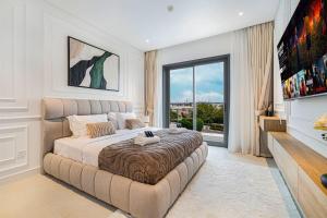 Luxury 1BR City Walk, Park View & Balcony