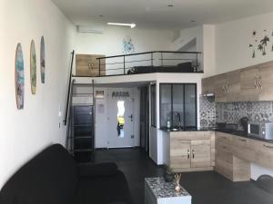 Studio mezzanine Cap d’Agde vue sur port et mer