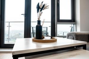 Modern Leeds City Pad Prime Location Balcony Sleeps 4