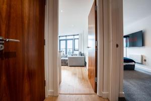 Modern Leeds City Pad Prime Location Balcony Sleeps 4
