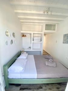 Elenitas Town house with Balcony and Sea View