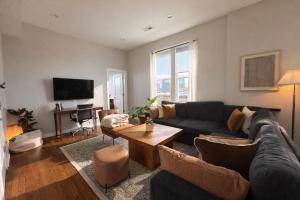Flexhome Penthouse with Private Rooftop and Skyline Views