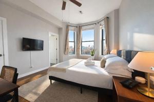 Flexhome Penthouse with Private Rooftop and Skyline Views