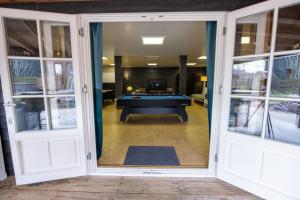 Studio with Pool Table and Optional Sauna & Hot Tub