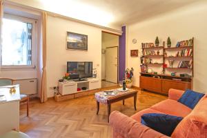 Paolo and Carlottas Home - large and central apartment between two nice parks