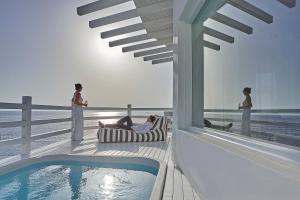 Notos Therme & Spa hotel, 
Santorini, Greece.
The photo picture quality can be
variable. We apologize if the
quality is of an unacceptable
level.