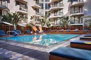 Universal Hollywood Blvd Studio With Parking