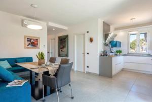 Luxury Sunshine Villa in Alghero with pool and sea view img39