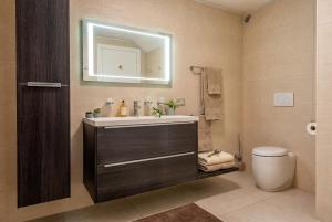 Luxury Sunshine Villa in Alghero with pool and sea view img55