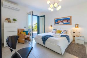 Luxury Sunshine Villa in Alghero with pool and sea view img59