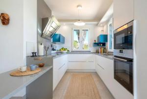 Luxury Sunshine Villa in Alghero with pool and sea view img41